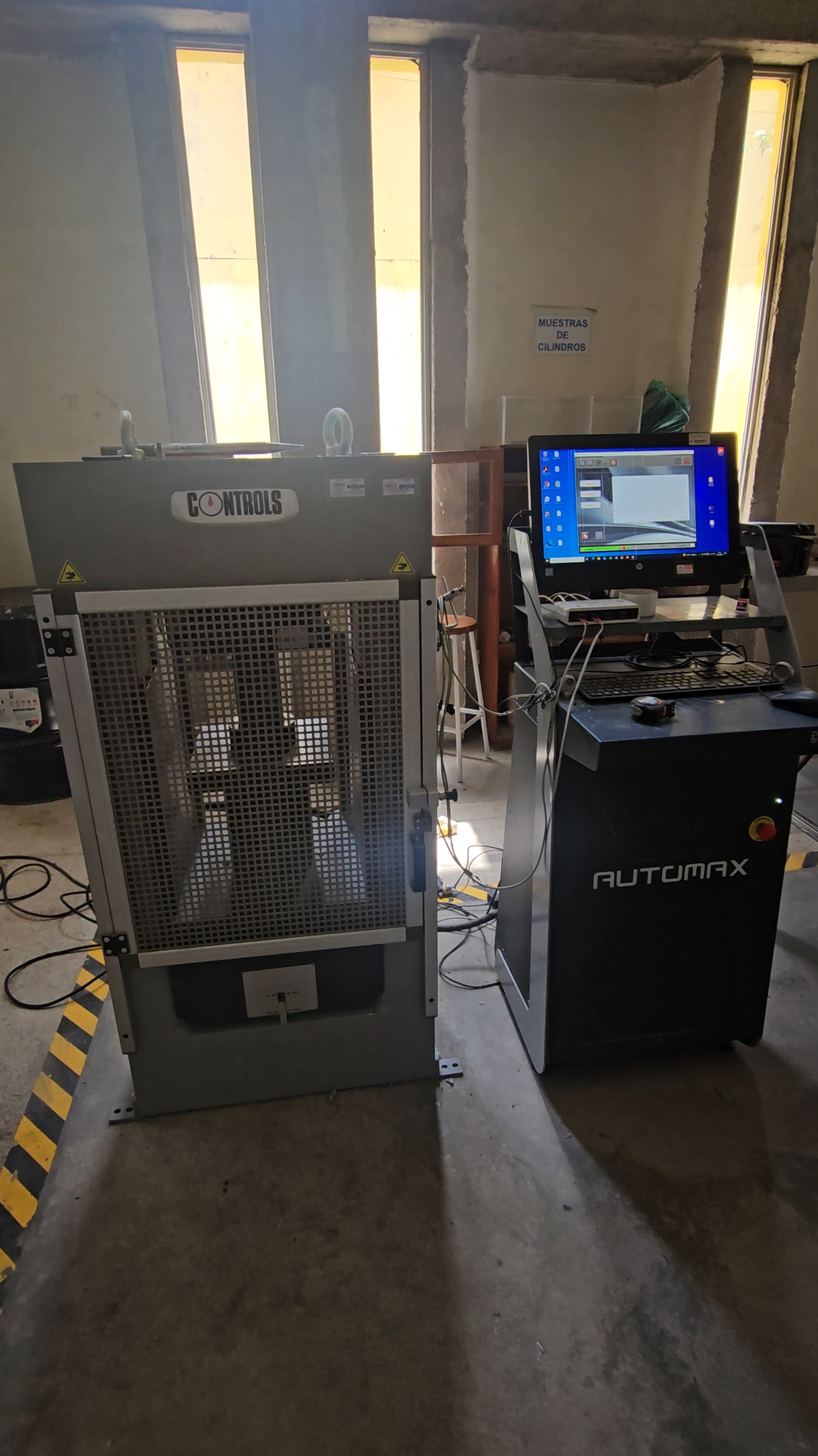 Ensayo de resistencia del concreto UHPC multicer&aacute;mico de P&D